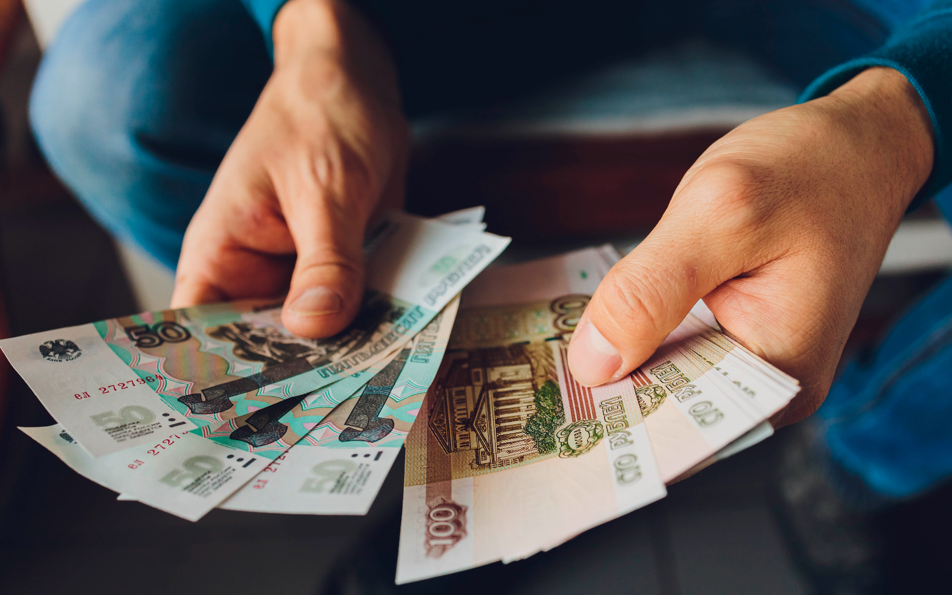 Почему растут цены и падает доллар в России: анализ ситуации и причины
