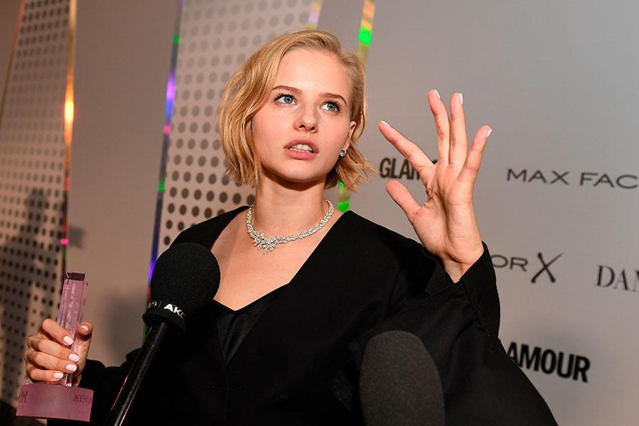 Обладательница премии &laquo;Женщина года 2018&raquo; по версии журнала Glamour Александра Бортич после церемонии вручения премии