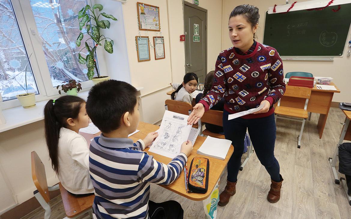 Данные о детях-иностранцах будут передаваться между МВД и школами
