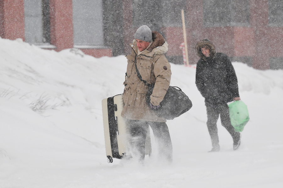 Пик непогоды в Москве прогнозируют на период с 9&ndash;10 до 16&ndash;17 часов, после чего снегопад станет менее интенсивным, но будет продолжаться вплоть до утра пятницы.