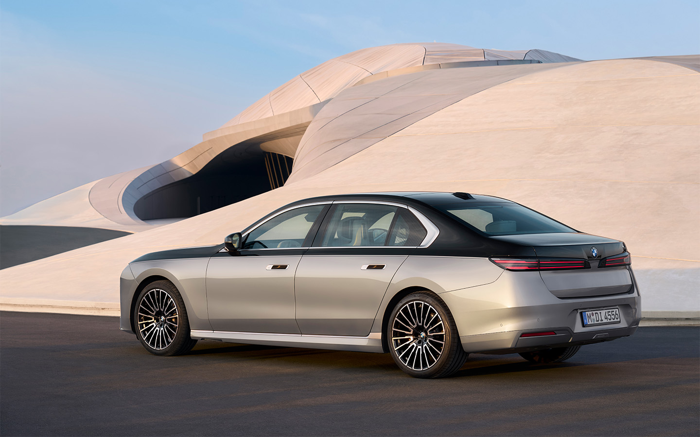 В зависимости от комплектации&nbsp;7-Series оснащается новыми&nbsp;колесными дисками диаметром от 20 до 22 дюймов