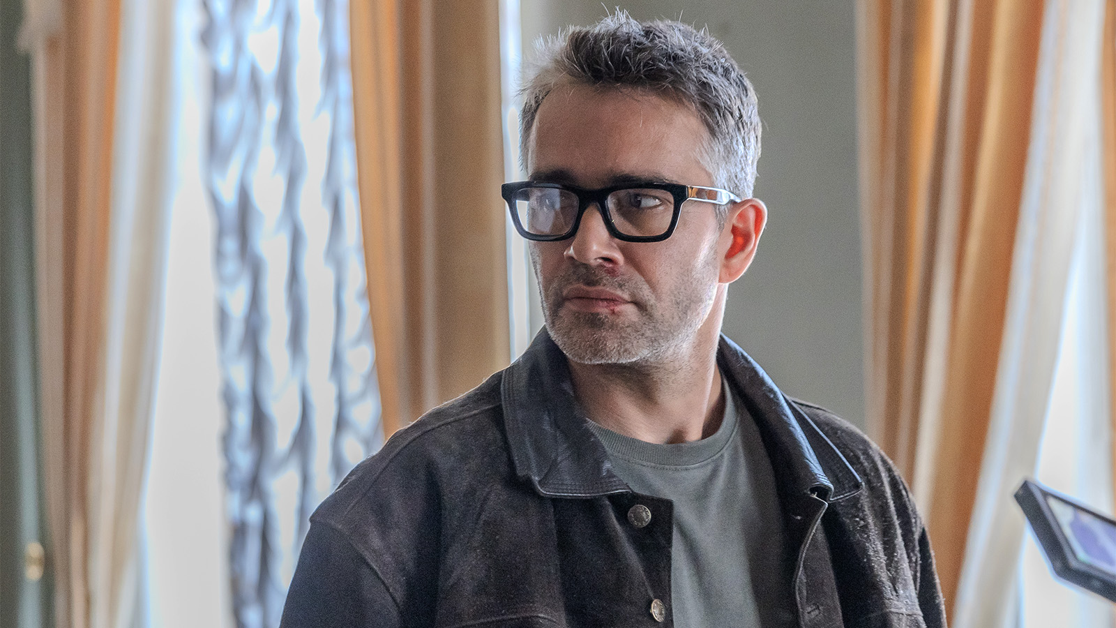 Петр Федоров на съемках сериала «Живая», 2026 год