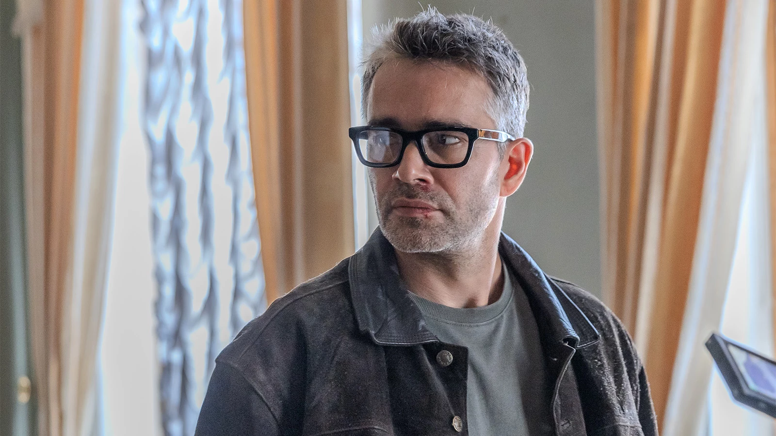 Петр Федоров на съемках сериала «Живая», 2026 год