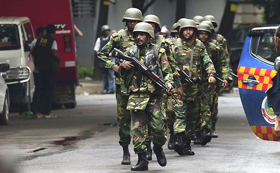 Спецназ полиции Бангладеш на месте происшествия


