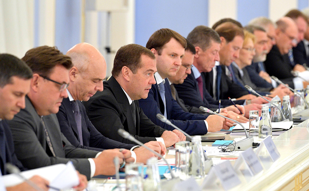 Дмитрий Медведев во время заседания консультативного совета по иностранным инвестициям