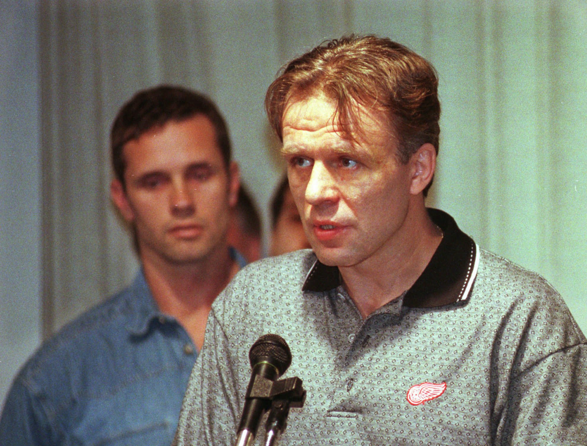 18 июня 1997 года, Детройт. Вячеслав Фетисов выступает перед журналистами в госпитале