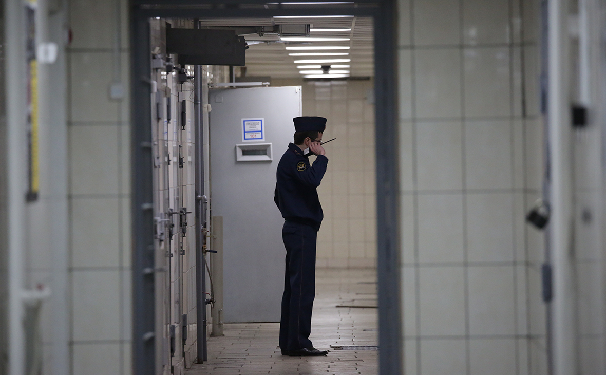 В Новосибирске завели дело на полицейских из-за убийства школьницы"/>













