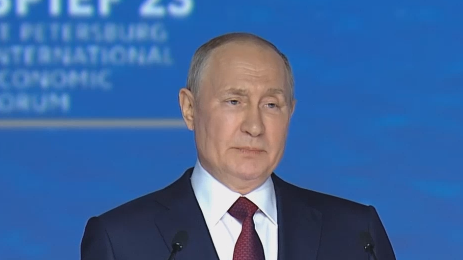 Путин поручил ускорить возвращение бизнеса в Россию