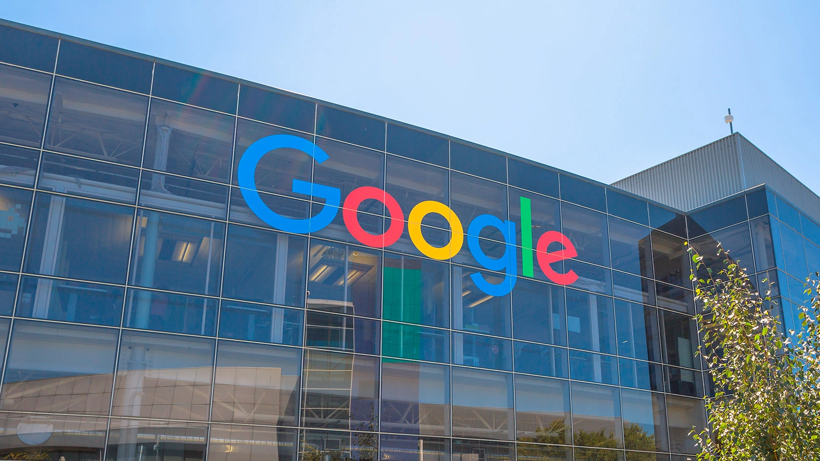 Google хочет цензуры? С чем связаны новые требования к разработчикам