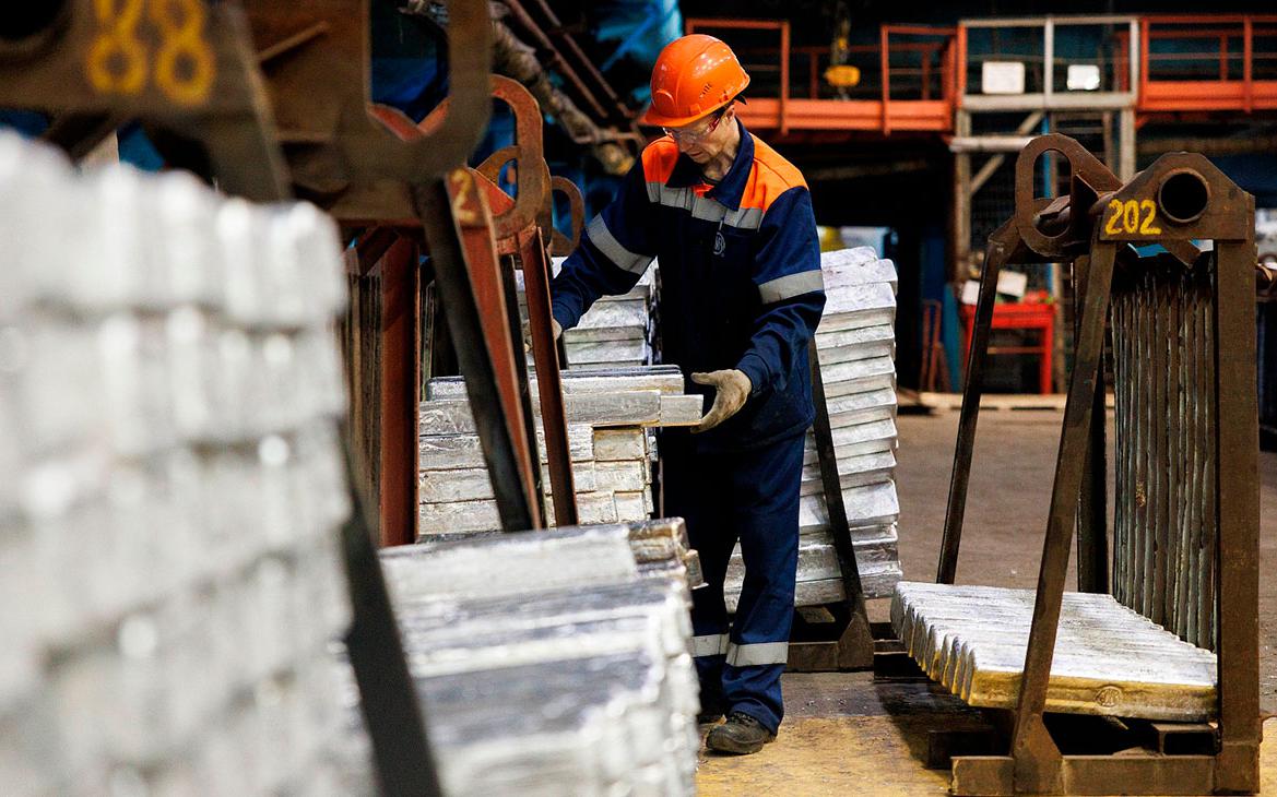 ЦБ обжалует изъятие акций Соликамского завода у частных инвесторов