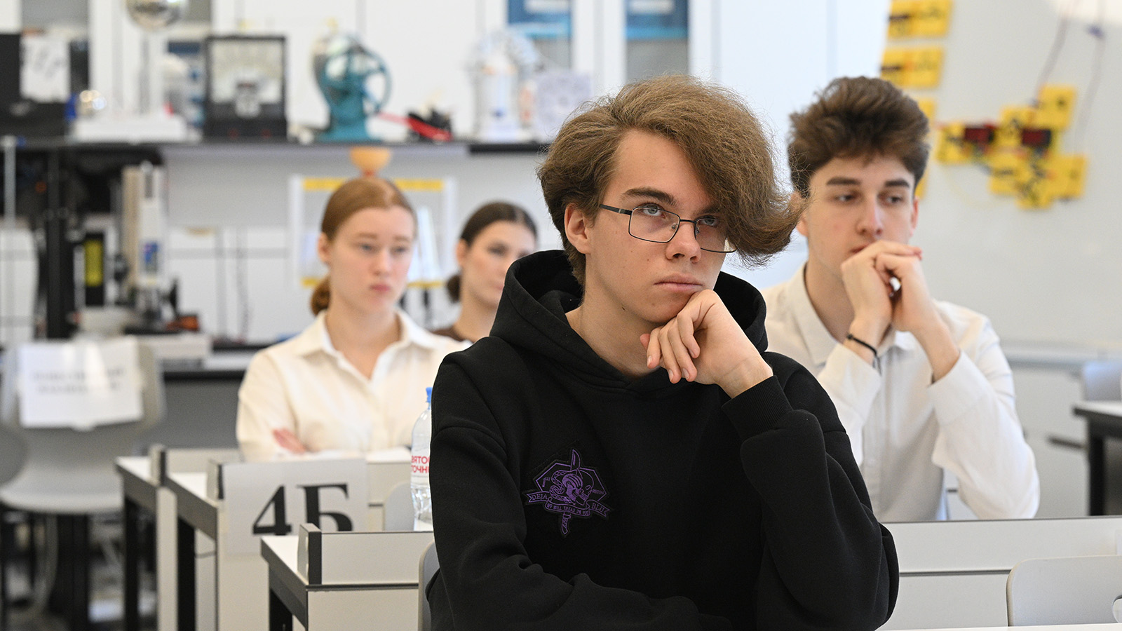 Выпускник может выбрать один или несколько дополнительных предметов в зависимости от требований вуза — конкретное число зависит от направления поступления