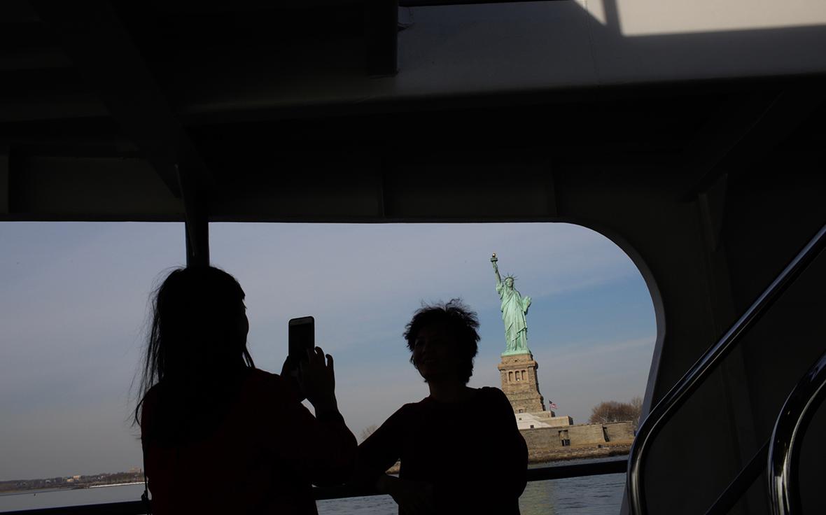 В США предложили при въезде проверку истории соцсетей у туристов за 5 лет