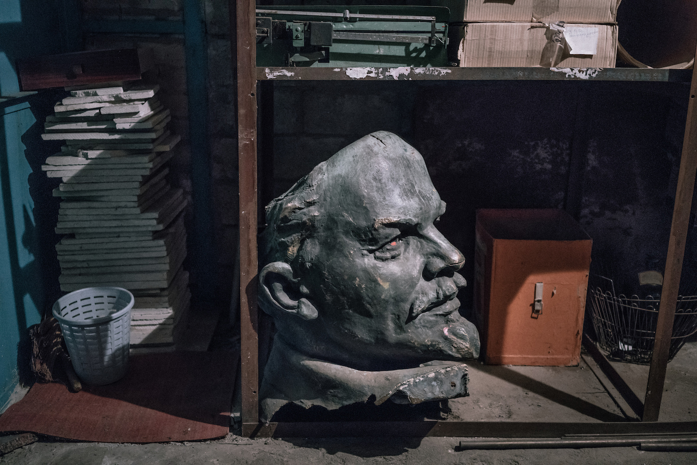 <p>Голова памятника, стоявшего в Днепре (бывший Днепропетровск), хранится в Национальном историческом музее, но пока не выставляется перед публикой</p>
