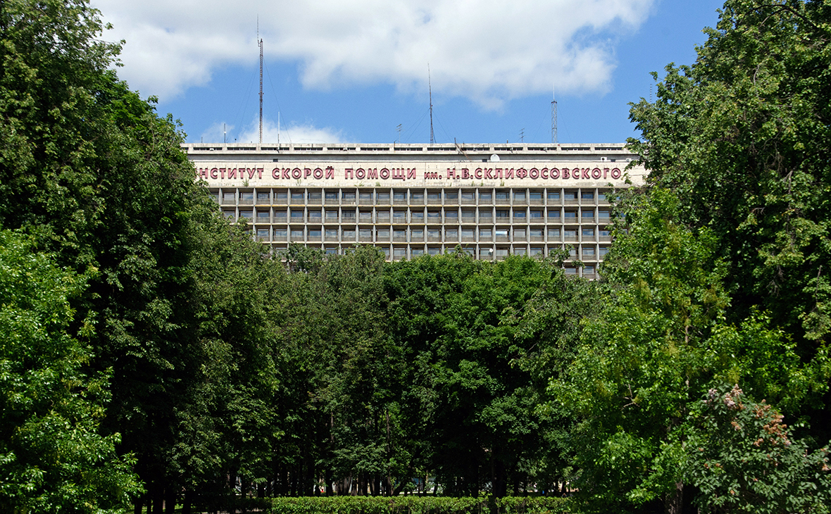 Вид на здание Научно-исследовательского института скорой помощи им. Н. В. Склифосовского