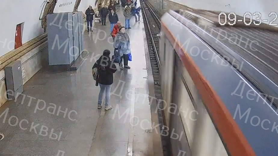 Мужчина толкнул подростка под поезд в метро Москвы