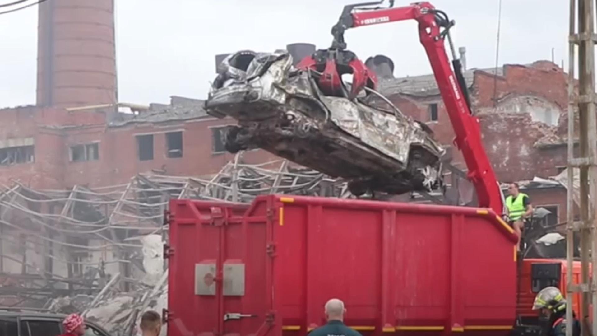 Искореженные машины, битые окна: последствия взрыва в Сергиевом Посаде
