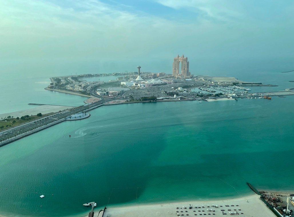 <p>Отель Rixos Marina Abu Dhabi с высоты птичьего полета</p>