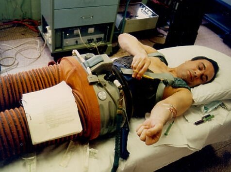 Летчик-космонавт Александр Скворцов в костюме &laquo;Чибис&raquo;