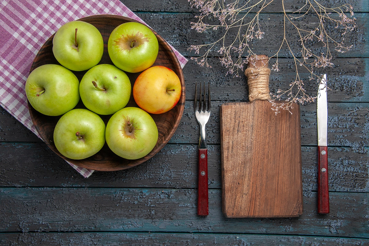Для лиц, занимающихся умственным трудом, самое лучшее — есть яблоки