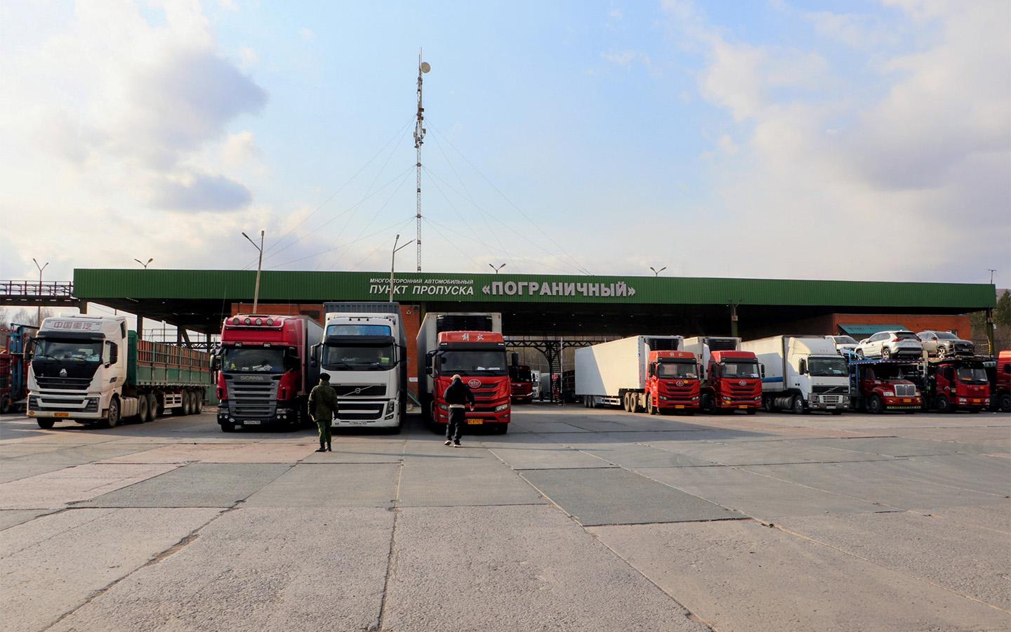 Россияне массово ринулись за иномарками в Китай. Данные таможни