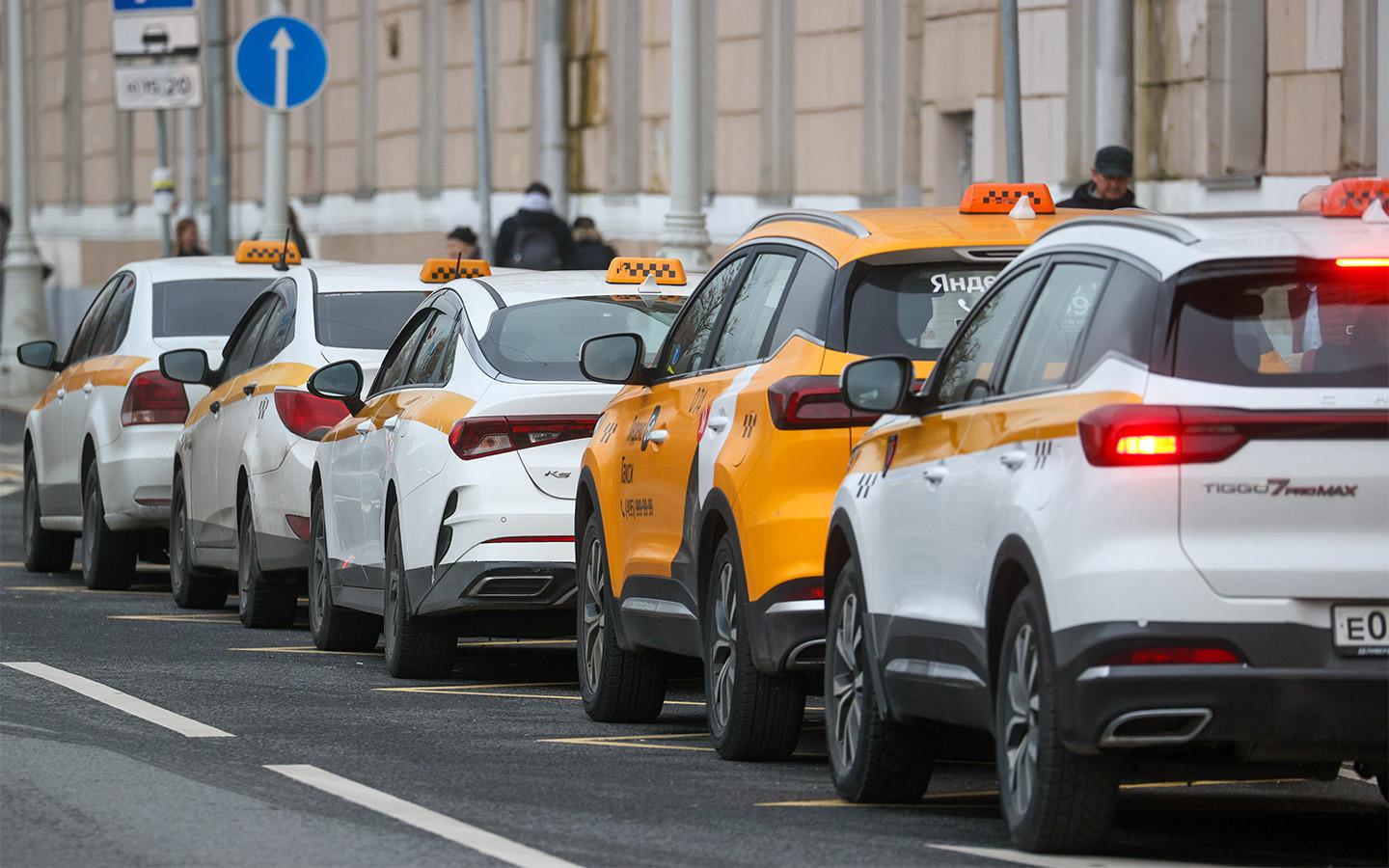 Вот сколько россияне платят за такси. Данные банков