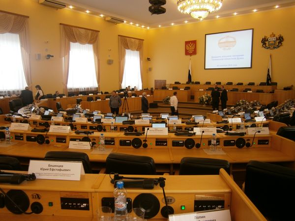Тюменские депутаты готовят предложения по сокращению аппарата думы на 15%