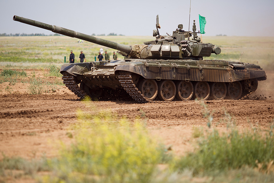 Танк Т-72Б3 является обновленной версией&nbsp;распространенного в&nbsp;Российской армии танка Т-72. Машина с&nbsp;боевой массой&nbsp;46,5 т и&nbsp;средней скоростью 45 км/ч находится на&nbsp;вооружении с&nbsp;2012 года. Экипаж&nbsp;&mdash;&nbsp;три человека. Отличительные особенности Т-72Б3 &nbsp;&mdash;&nbsp;более мощный двигатель, превосходящий старый на&nbsp;1130&nbsp;л.с., улучшенный комплекс вооружения, прицеливания и&nbsp;управления. Т-72Б3 неоднократно участвовал в&nbsp;&laquo;Танковом биатлоне&raquo; в&nbsp;подмосковном Алабино.
