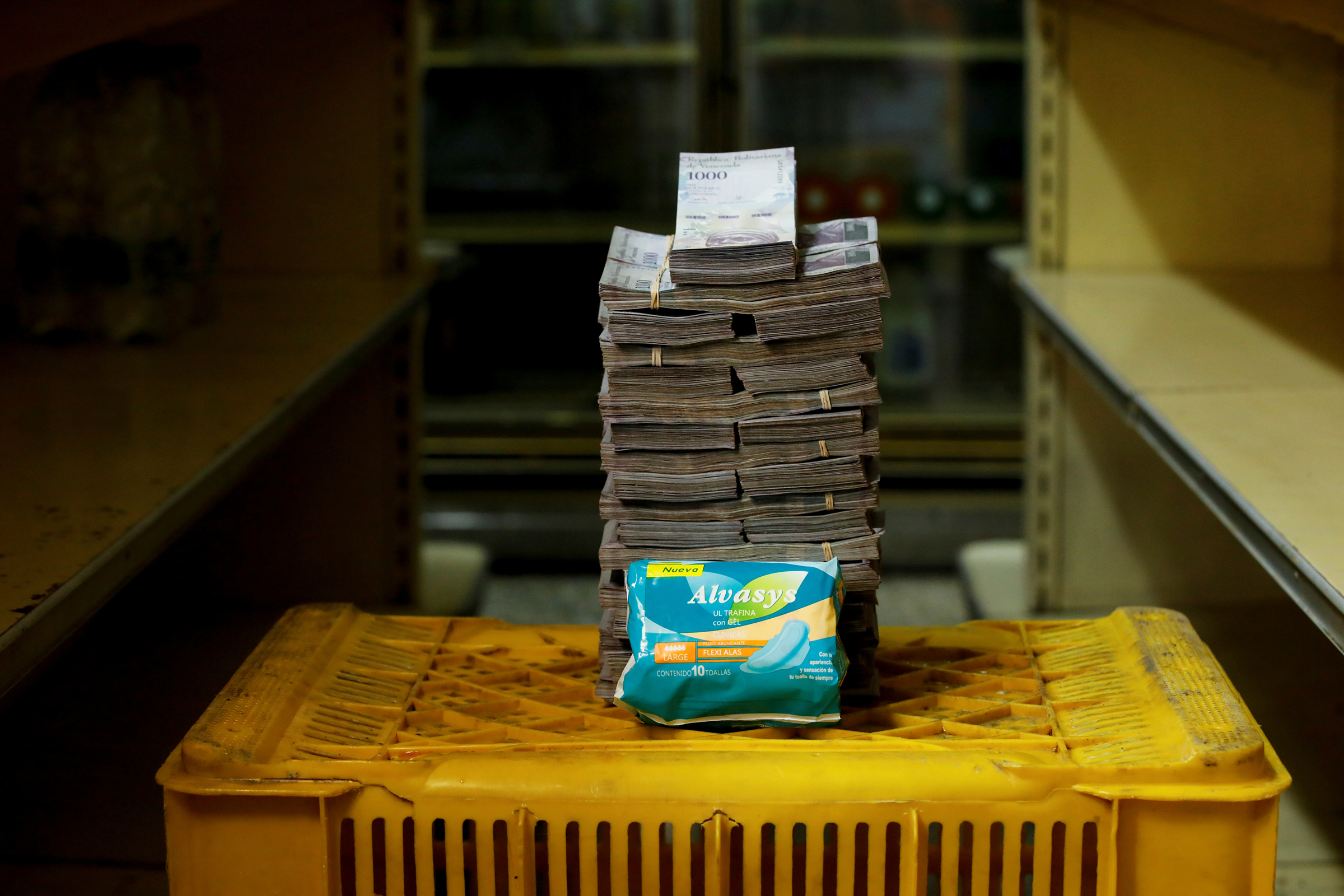 Упаковка гигиенических прокладок стоит в среднем 3,5 млн боливаров, или $0,53
