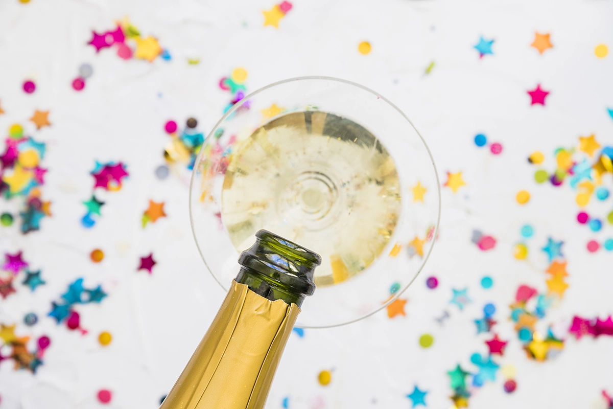 «Детское шампанское» — это безалкогольный газированный напиток, замаскированный под праздничный атрибут