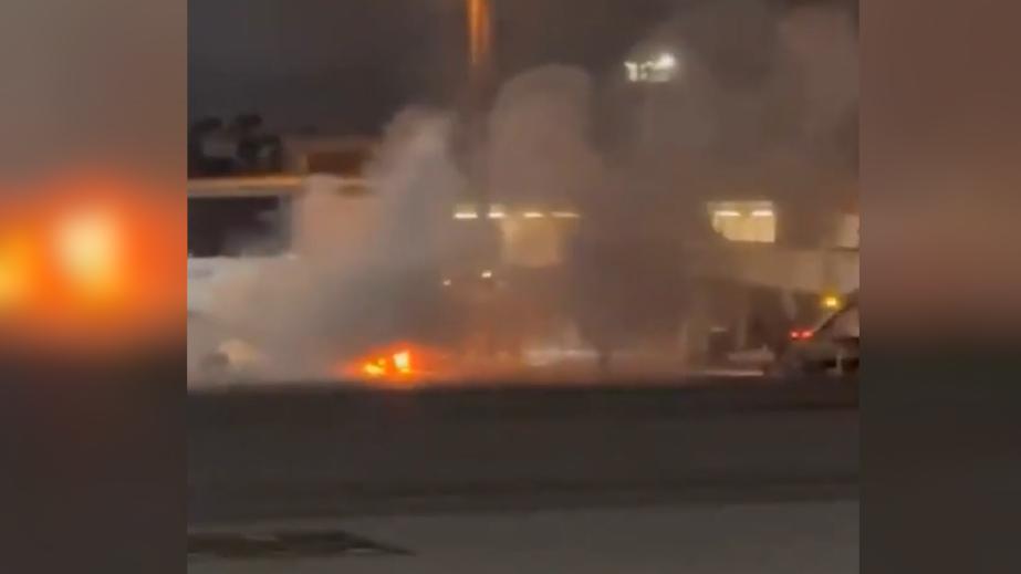 Пассажиров самолета эвакуировали из-за пожара в Бразилии. Видео