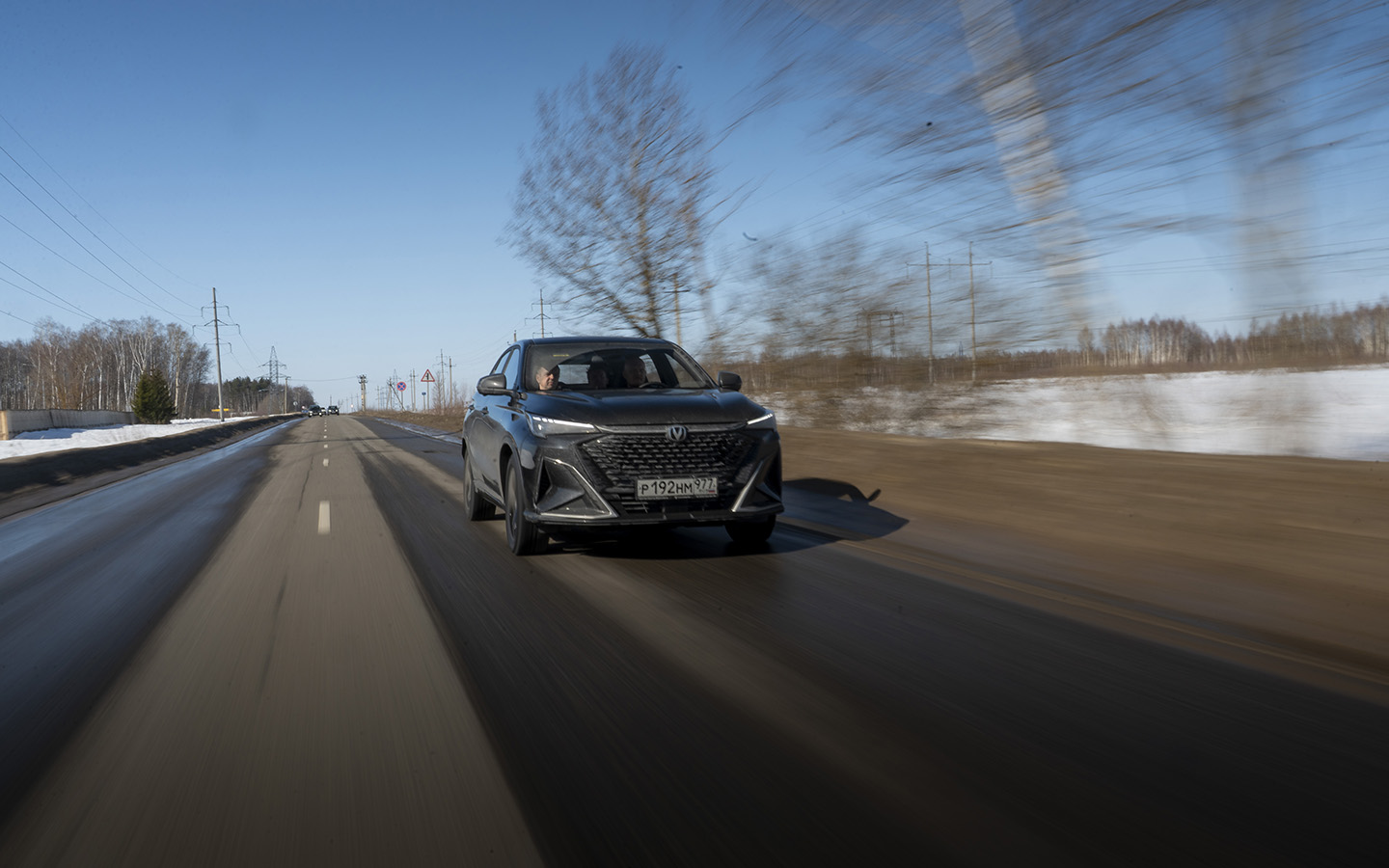 Несмотря на передний привод, кроссовер позволяет задорно ехать по бездорожью. Но помните про отсутствие 4x4