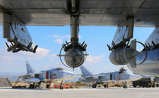 Российские фронтовые бомбардировщики Су-24М на аэродроме Хмеймим


