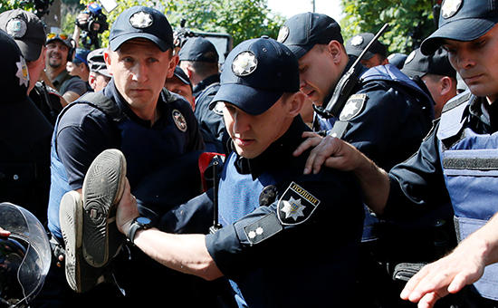 Задержание участников&nbsp;ЛГБТ-марша в Киеве


