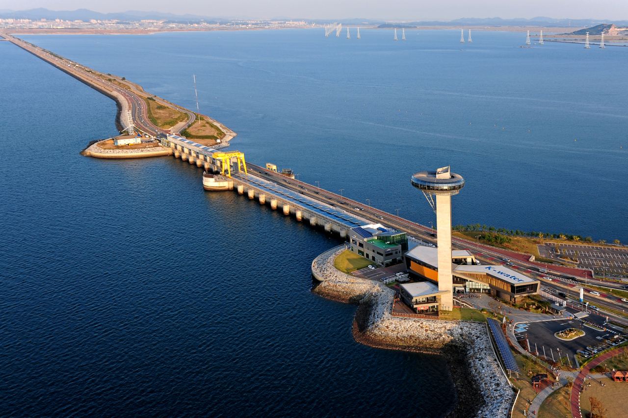 Сихвинская ПЭС, крупнейшая в мире приливная электростанция, расположенная в заливе Сихва, на северо-западном побережье Южной Кореи