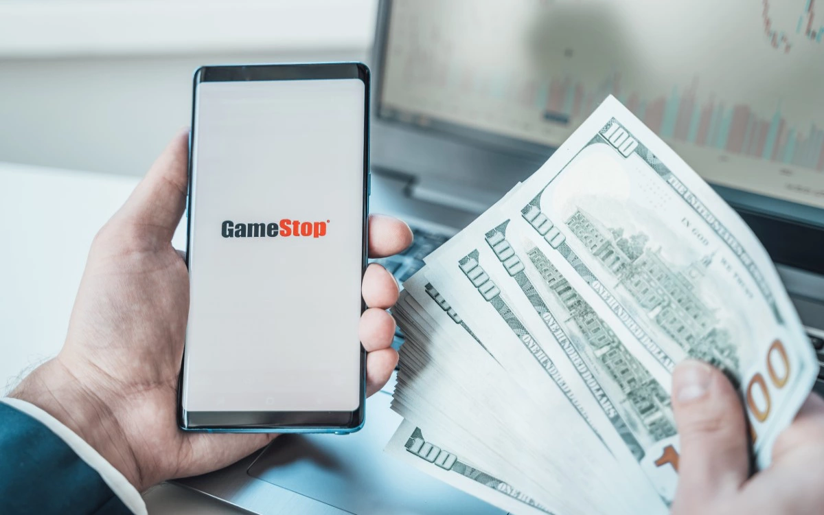 Акции GameStop взлетели более чем на 100% после публикаций Roaring Kitty -  РБК Инвестиции