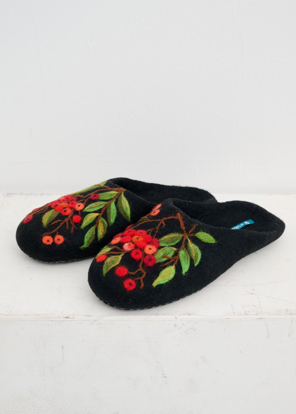 Тапки Art slippers, Front, 10&nbsp;750 руб. (front.fashion.ru)