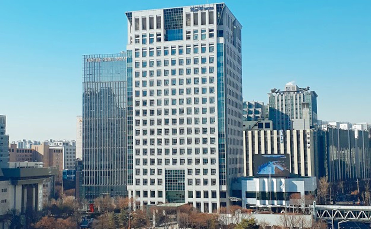 Brit in Seoul / Wikipedia