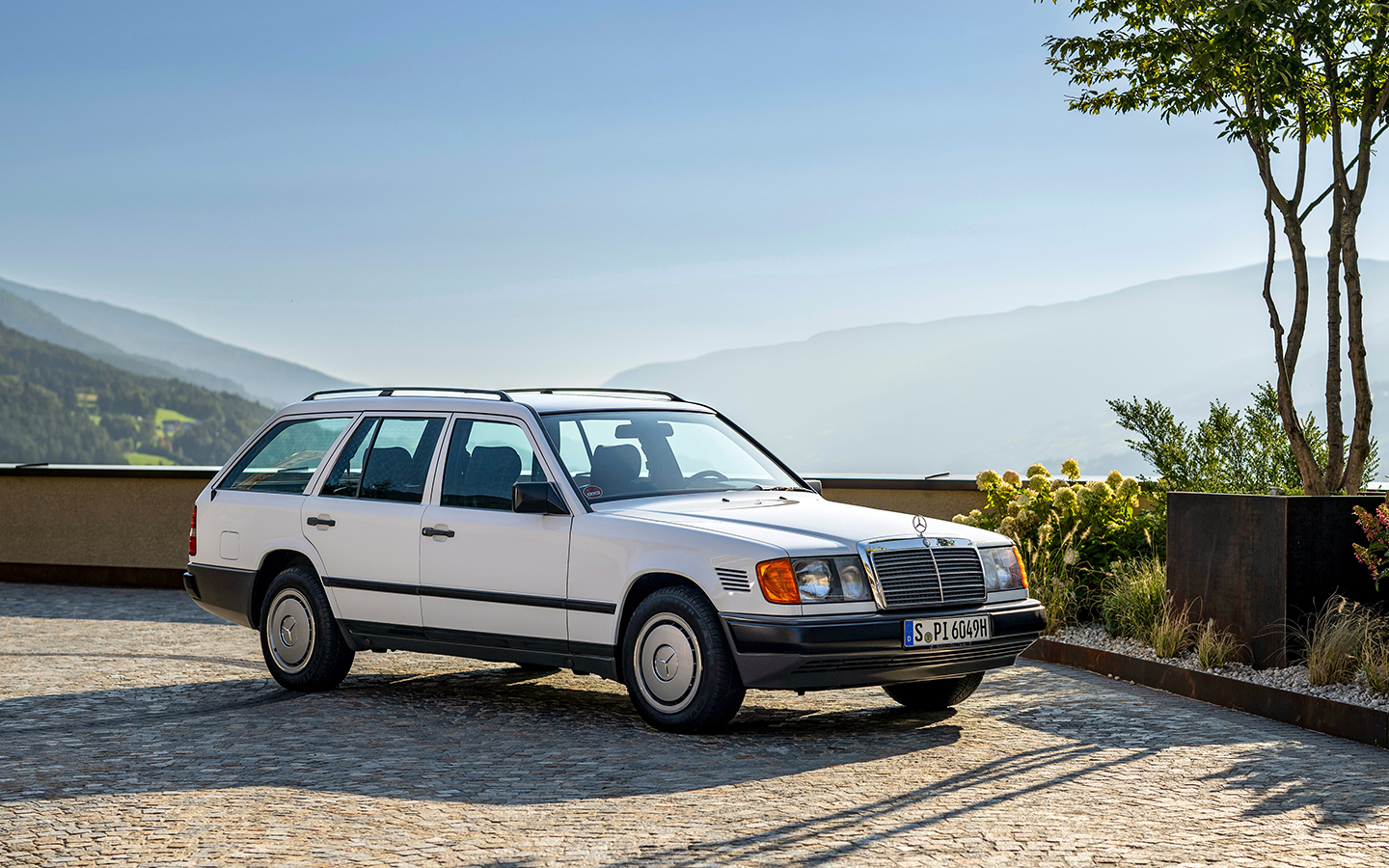Mercedes-Benz E-Class W124