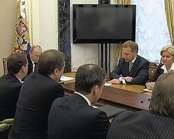 Уволенные министры получили посты в окружении президента В.Путина