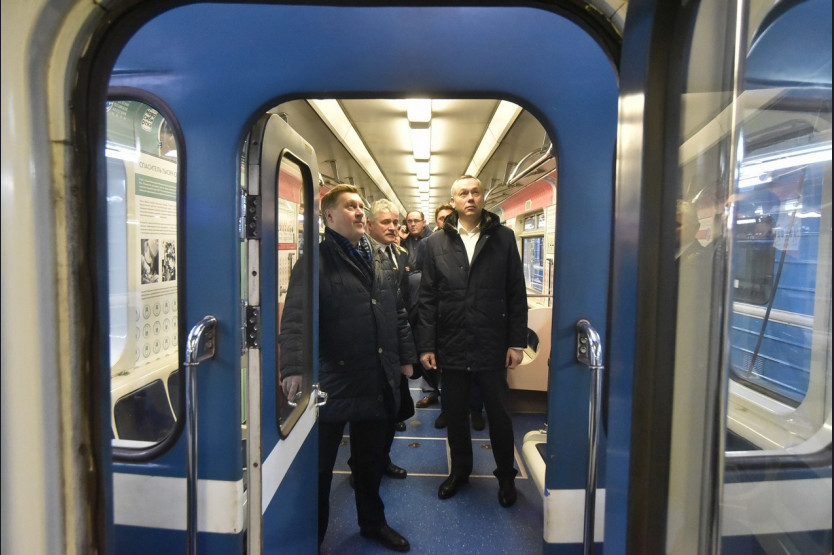Анатолий Локоть и Андрей Травников во время совещания в метрополитене 9 марта