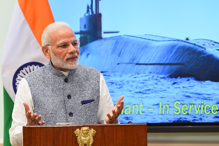 В планах Индии построить флот из четырех-шести атомных подводных лодок с баллистическими ракетами (ПЛАРБ). На фото: премьер-министр Нарендра Моди выступает перед экипажем подводной лодки Arihant, поздравляя с завершением первого боевого патрулирования, 2018 год