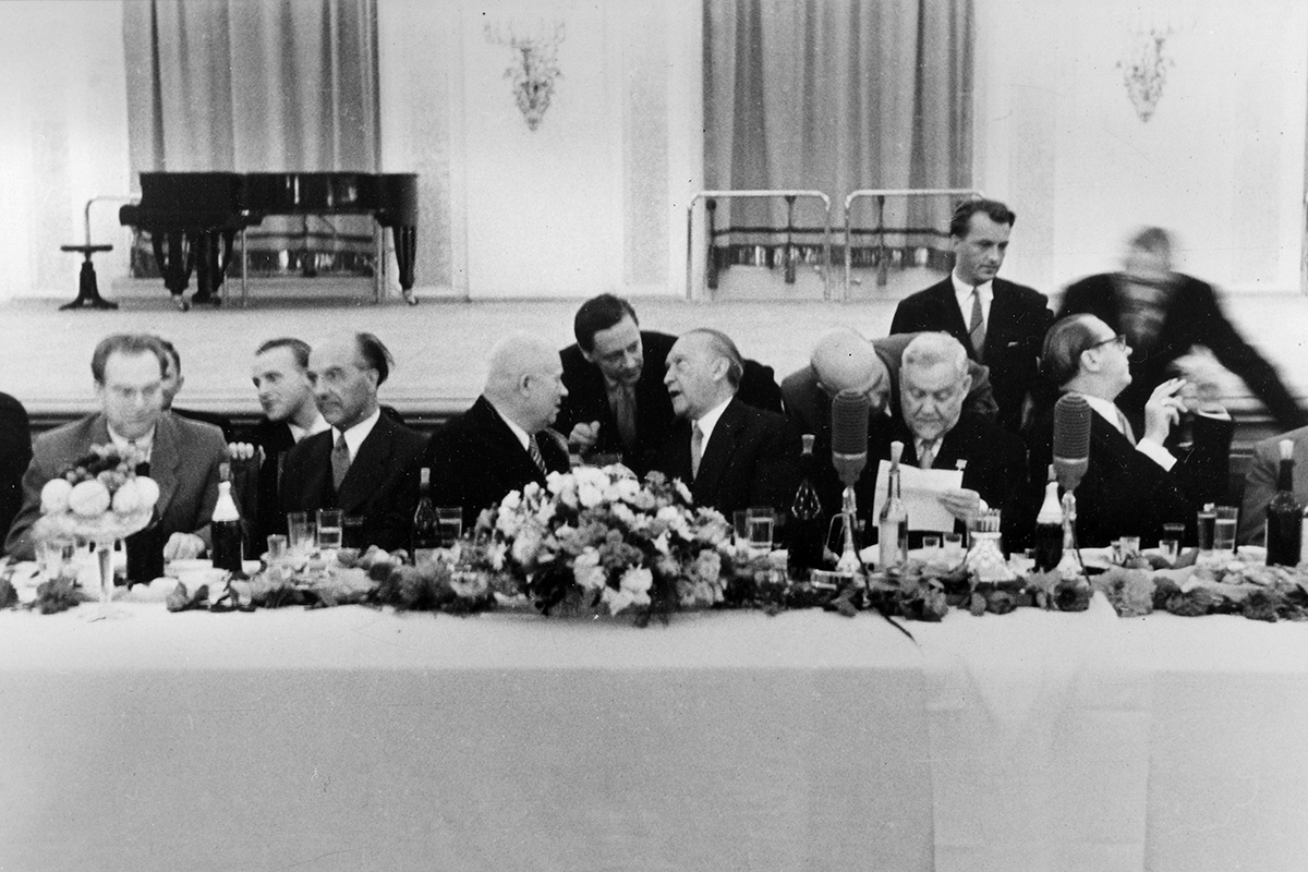 Редкую бутылку немецкого рислинга Bernkasteler Doctor 1953 года продали на аукционе в Бостоне (США) за €25 тыс. (примерно 2,5 млн руб.) при начальной цене €20 тыс. Бутылка того же года была подана на дипломатическом ужине канцлера Германии Конрада Аденауэра и первого секретаря ЦК КПСС Никиты Хрущева в 1955 году во время переговоров об освобождении 10 тыс. немецких заключенных из советских лагерей