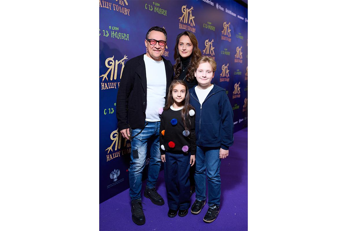 Камиль Ларин с семьей