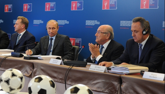 Президент РФ Владимир Путин пообещал главе ФИФА Йозефу Блаттеру ввести в строй все стадионы к 2017 году