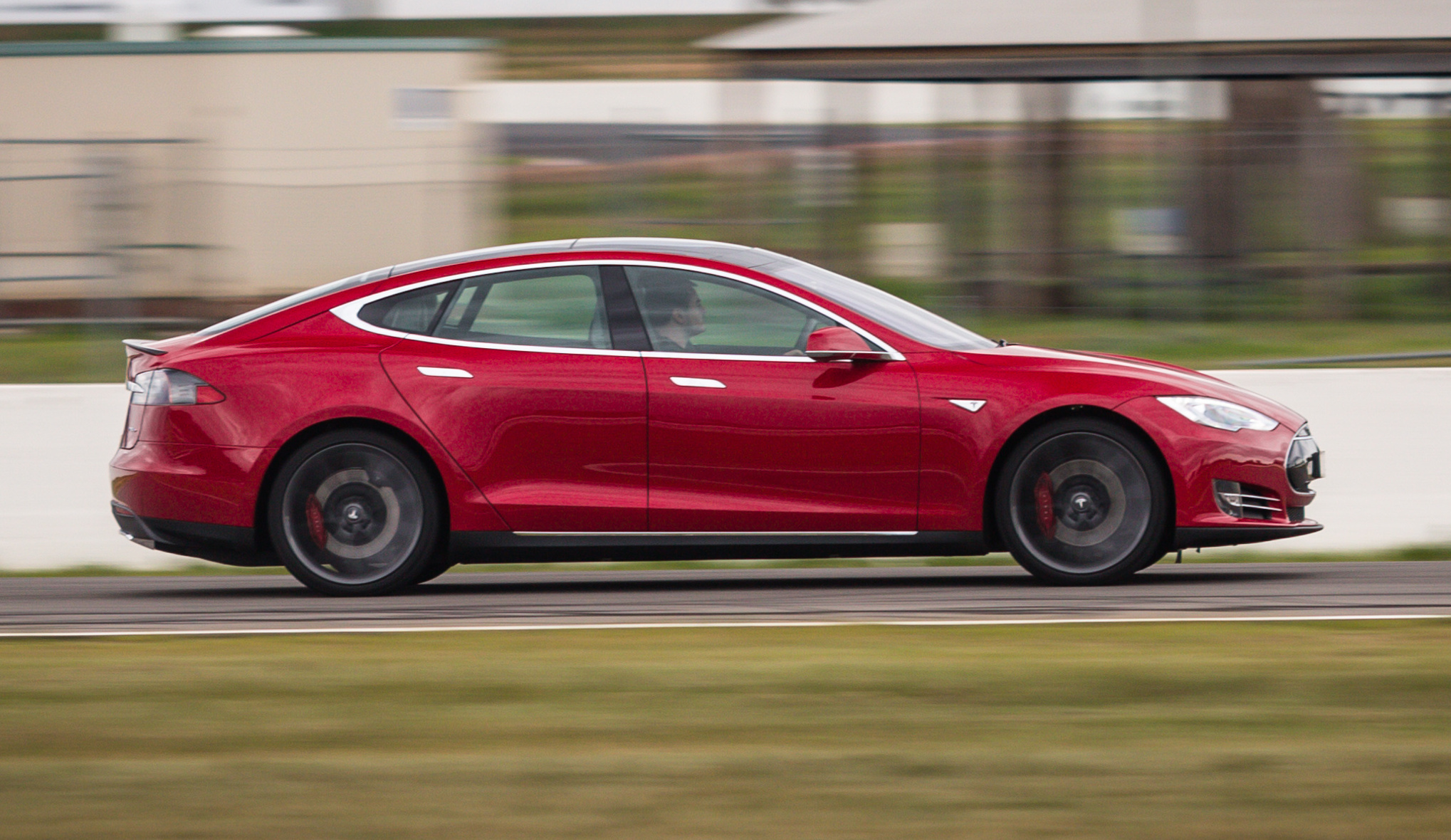 Немец проехал более 1 млн километров на Tesla Model S за 5 лет