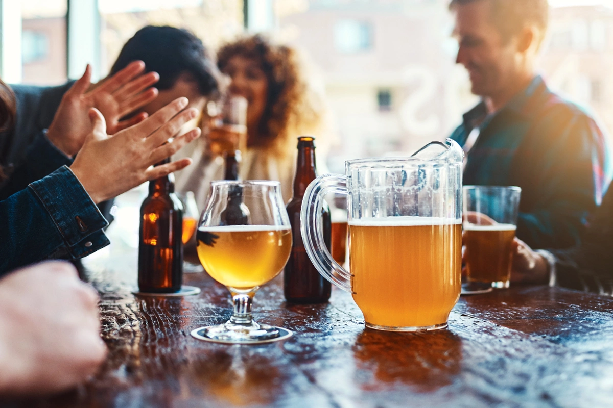 Посещение пабов улучшает чувство вовлеченности в сообщество и повышает удовлетворенность жизнью, говорится в материале