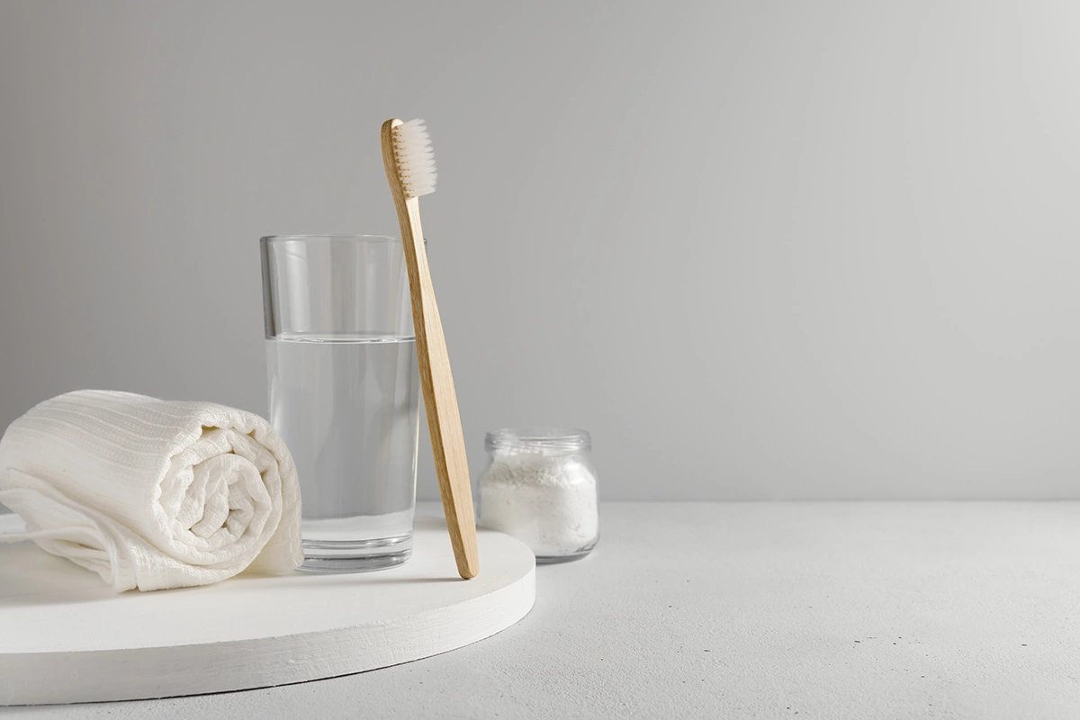 Рекомендуется тщательно почистить зубы и воспользоваться освежающим средством для полоскания полости рта