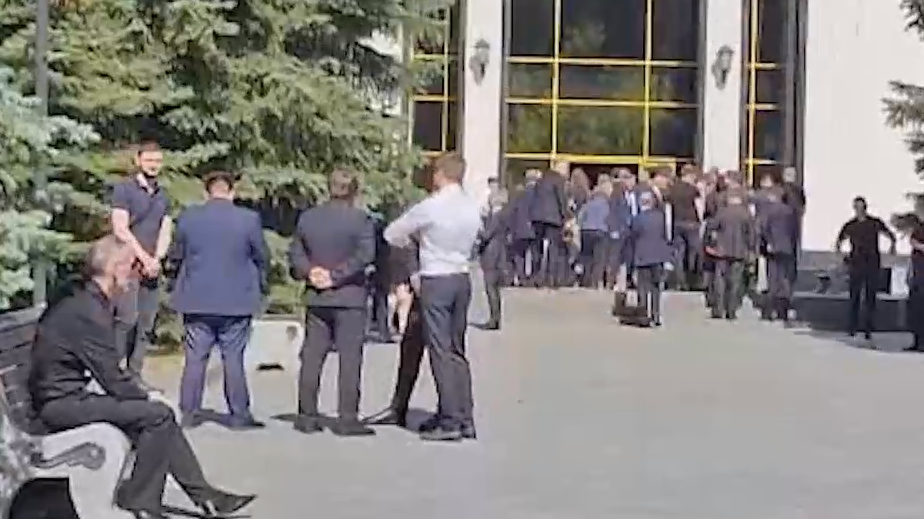 Очередь на церемонию прощания со Старовойтом. Видео