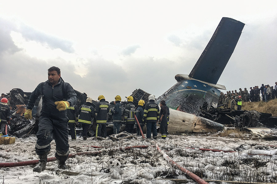 Лайнер, прилетевший в Катманду из столицы Бангладеш&nbsp;Дакки, загорелся и разрушился при посадке в аэропорту