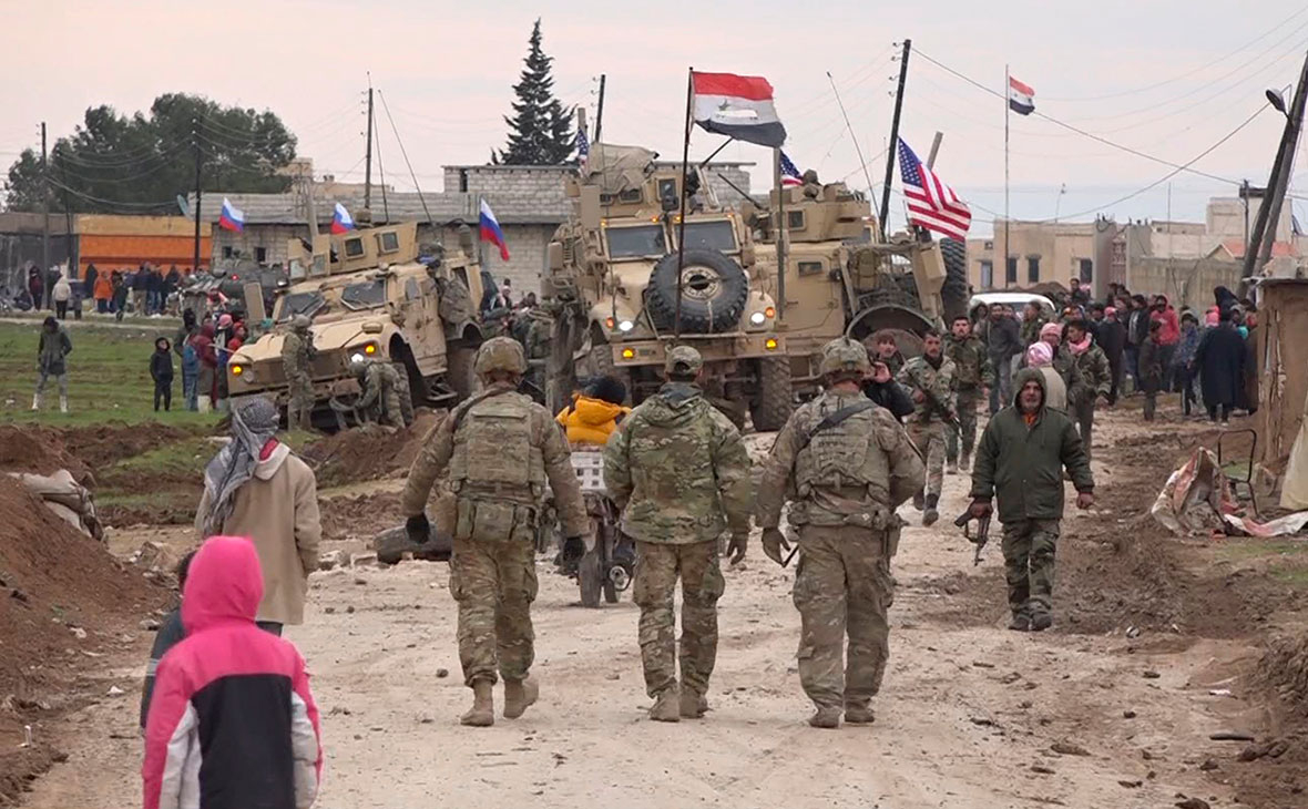 Американский военный конвой, Сирийские и Российские военные в деревне Хирбат-Амо
&nbsp;